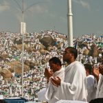 Prayingatmountarafat wikimedia aljazeera 1024x684px