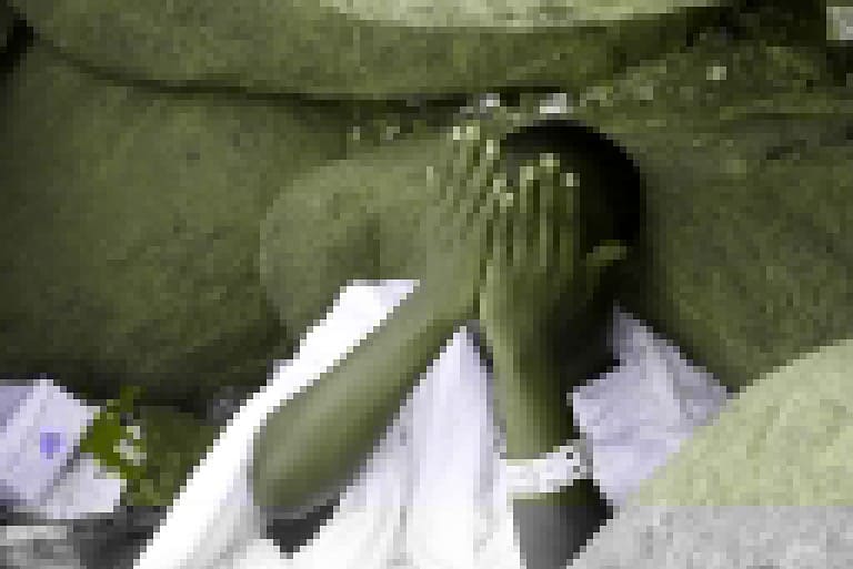Prayingatarafat omarchitriwala cc 1024x684
