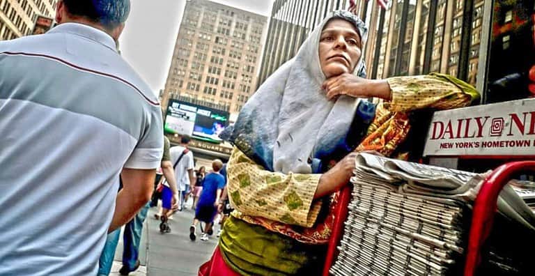 NYMuslimLady_RunsWithScissors_CC_1000x517