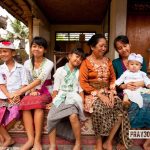 2jun17day7 indonesiafamily devisu shutterstock 1000px alt