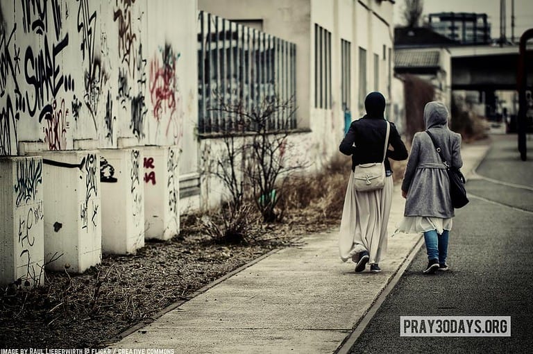 22jun17day27-MuslimGirlsEurope-RaulLieberwirth-FlickrCC-1000px