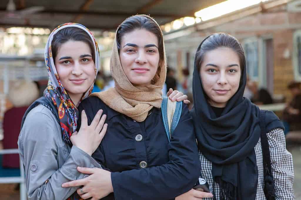 Irani ladies Flickr CC by Ninara