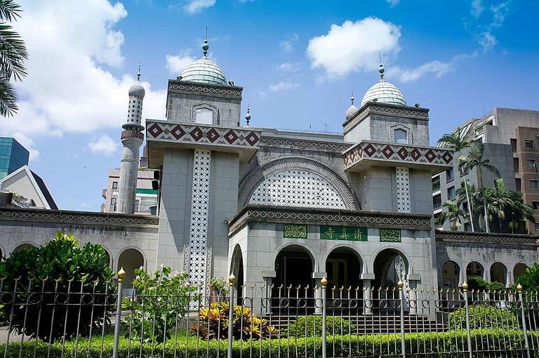 Mosque in Taipei Taiwan by Vintagejhan via Wikimedia Creative Commons