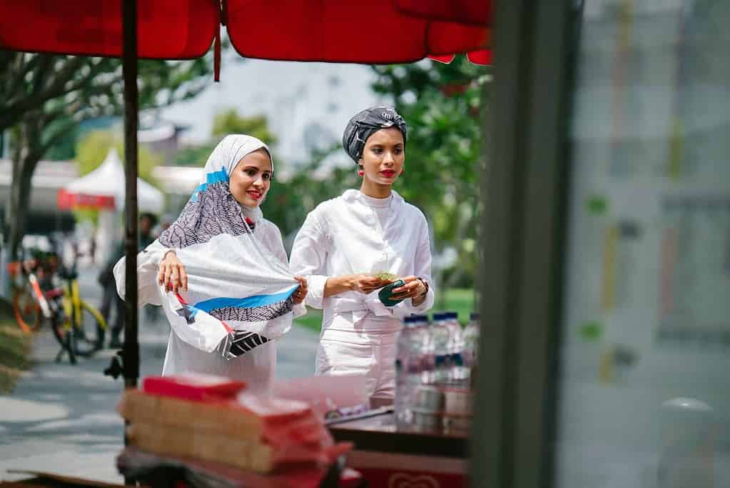 Two muslim women buying street food photo by mentatdgt via pexels cc