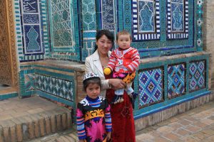 MomKidsSamarkandUzbek-byRobertWilson-viaFlickrCC