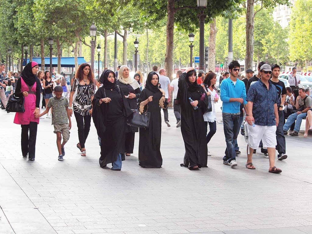 Group of Muslims walking in Paris, France | Photo by Zoetnet via Flickr - Creative Commons