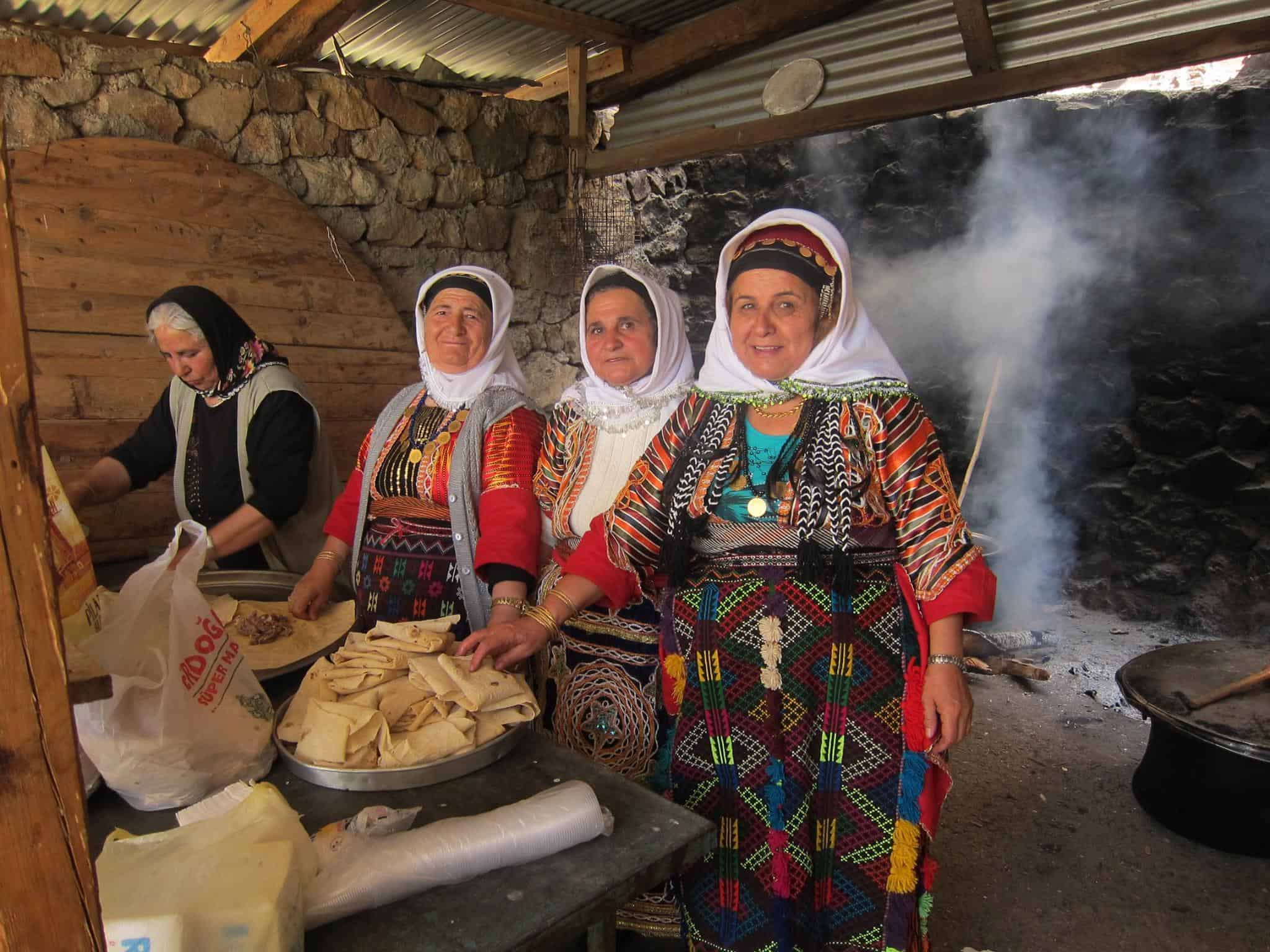 AleviWomen-byHubyar-SıraçAlevileri-viaFacebook-