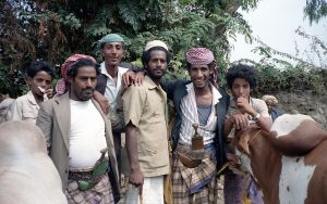 TribalMenYemen-byBernardGagnon-viaWikimediaCC