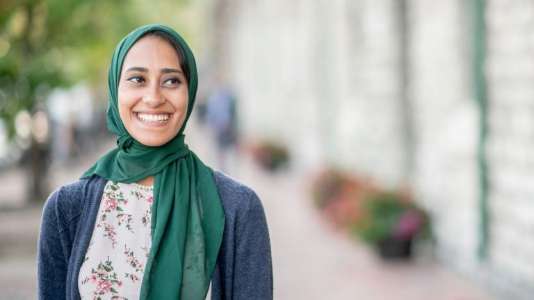 MuslimWoman-byFatCameraGettyImages-Canvalicense