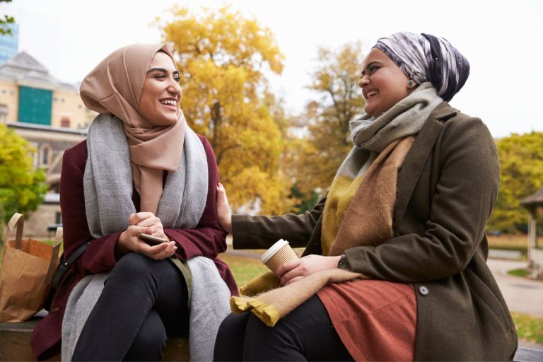 TwoMuslimWomenEngland-byCanvaPro-1500x1000