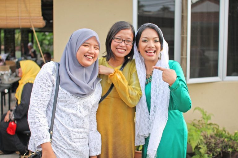 MalayWomenSmiling_AzlanDuPree_NEEDCREDIT-FlickrCC