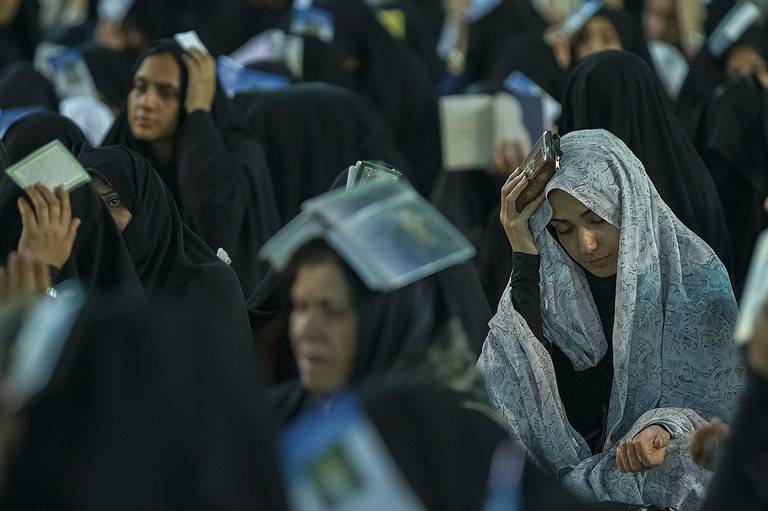 Iranisfahanshiawomen Laylat Al Qadr Bymustafameraji Viawikimediacc