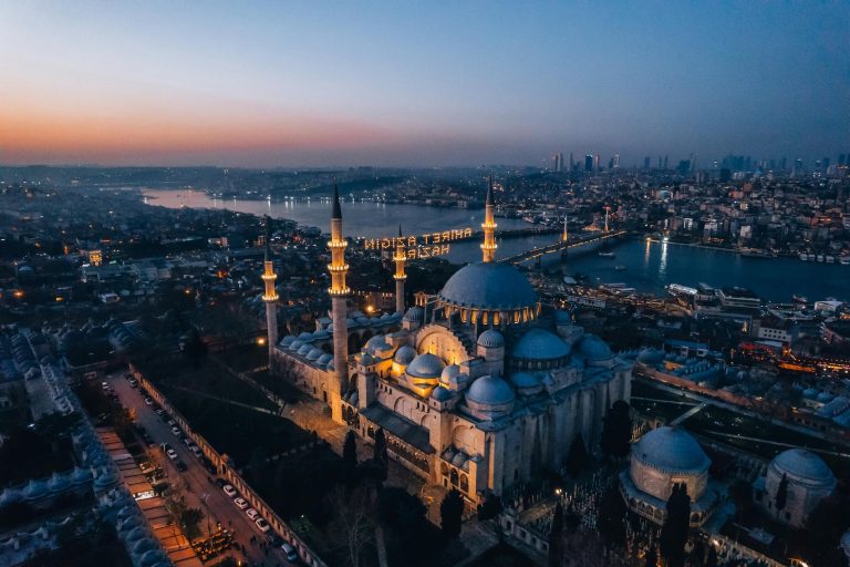 Turkeyistanbul mosquenight bymusaortac viapexels